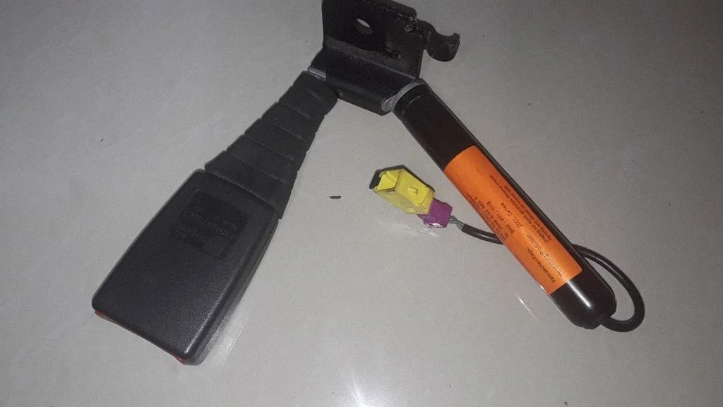 Rear seatbelt buckle – Opel Vectra B (1996-2002)