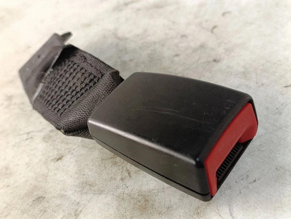 Rear seatbelt buckle – BMW 1 Series E81 E87 (2004-2011)