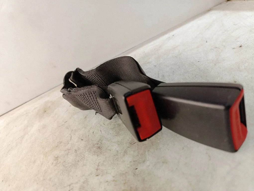 Rear seatbelt buckle – BMW 1 Series E81 E87 (2004-2011)
