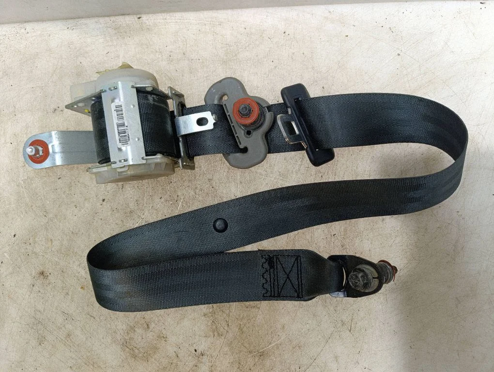 Rear seatbelt 898102B000
