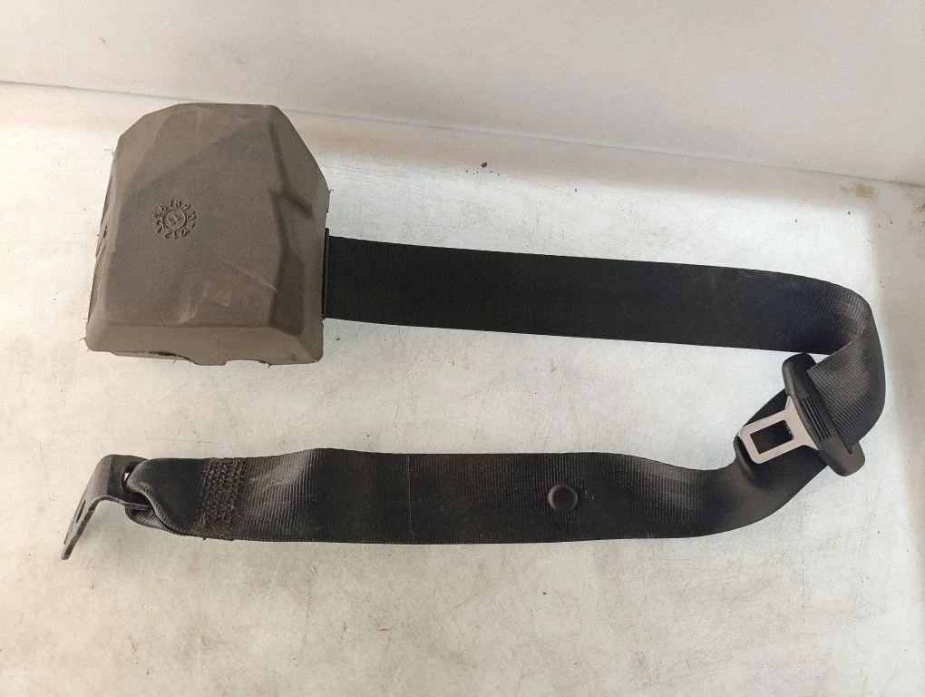 Rear seatbelt YD40327611S