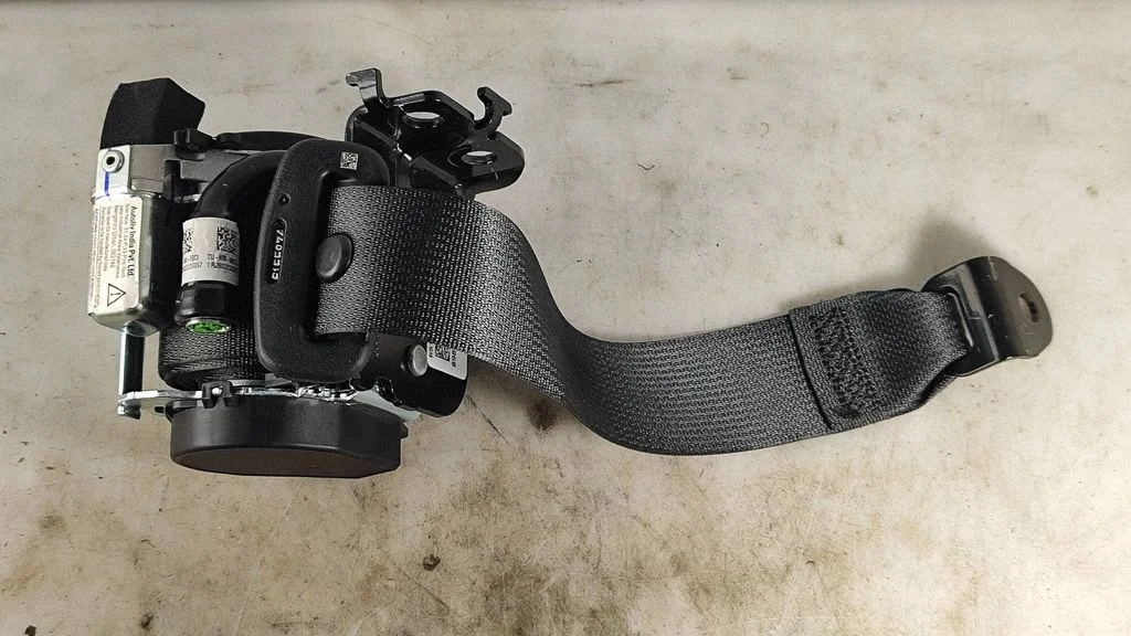 Rear seatbelt 651969400C