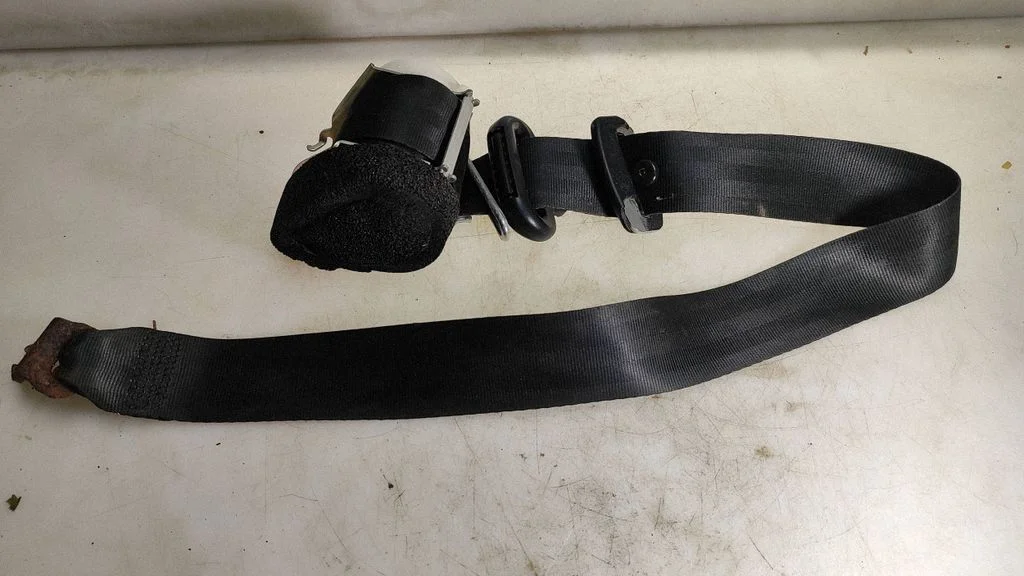Rear seatbelt 9611B68A