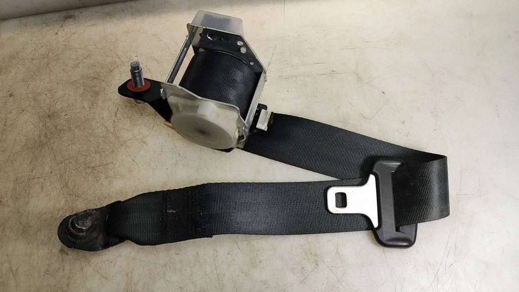 Rear seatbelt 89810201H000