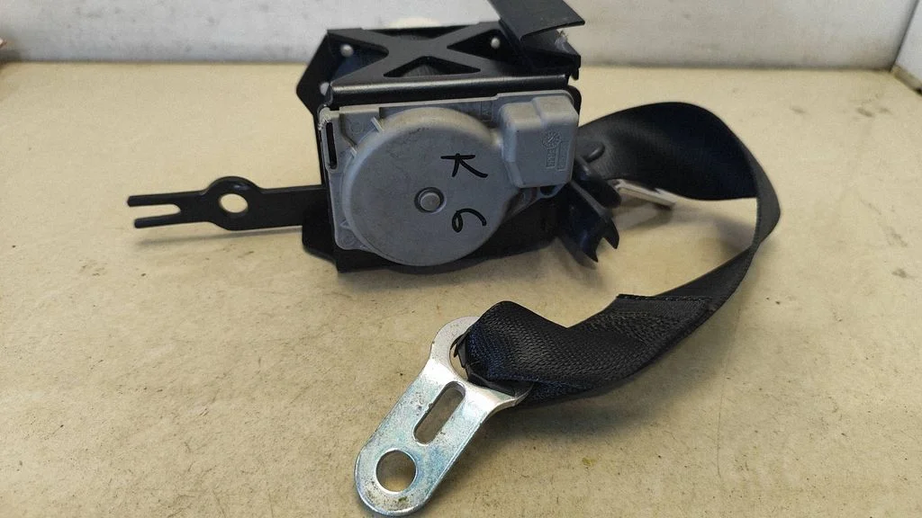 Tagumine turvavöö 6975365