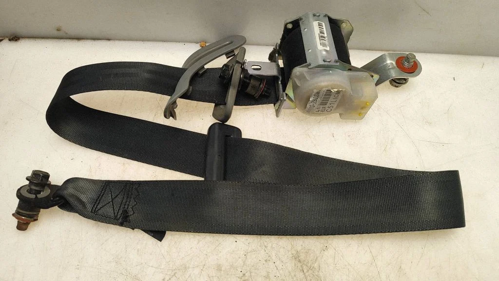 Rear seatbelt 898102B000