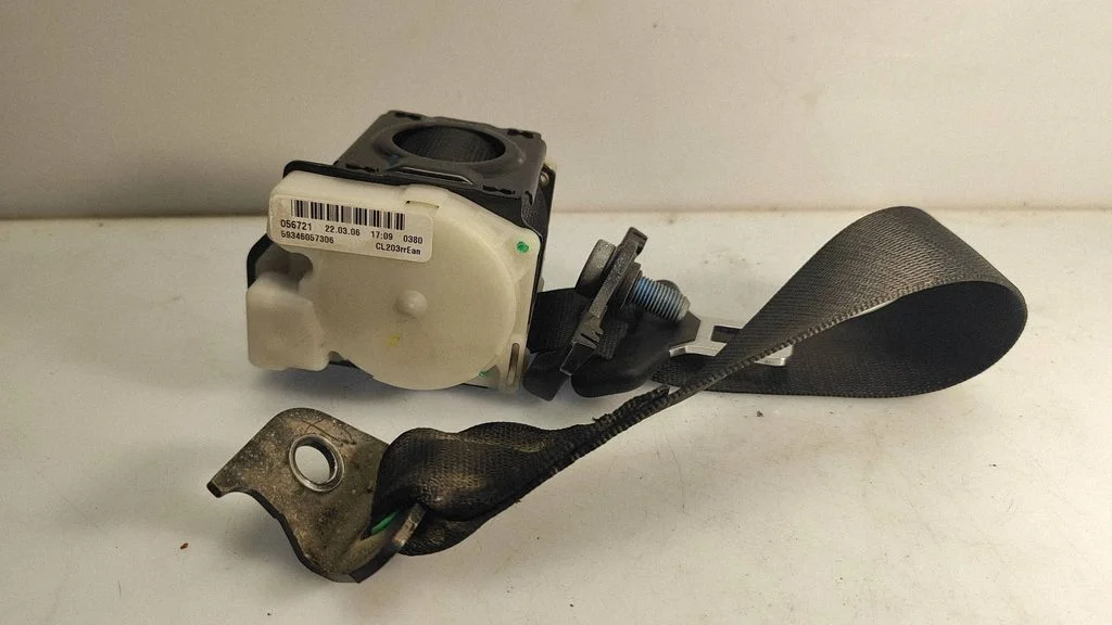 Rear seatbelt – Mercedes-Benz C-Class W203 (2000-2007)