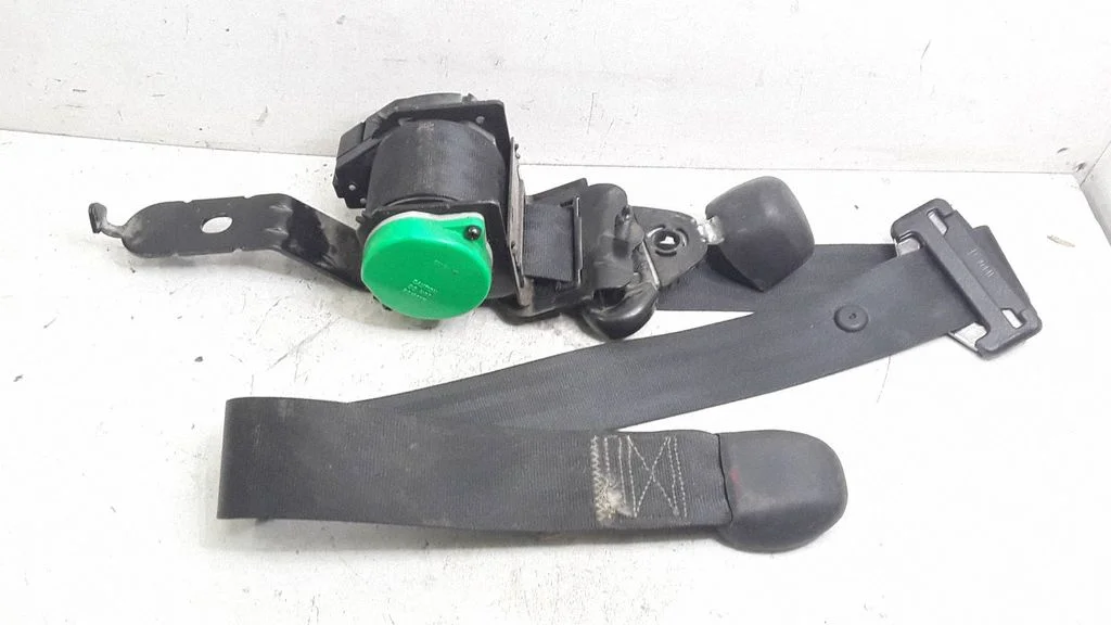 Tagumine turvavöö 04680516AB