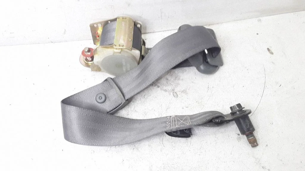 Rear seatbelt 045262
