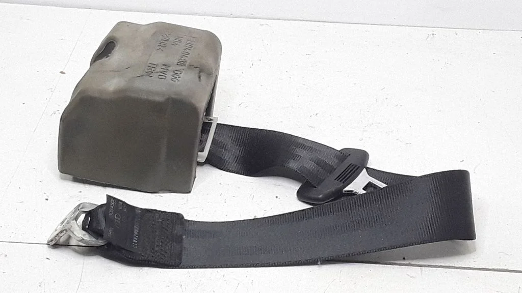Rear seatbelt 8P0857805