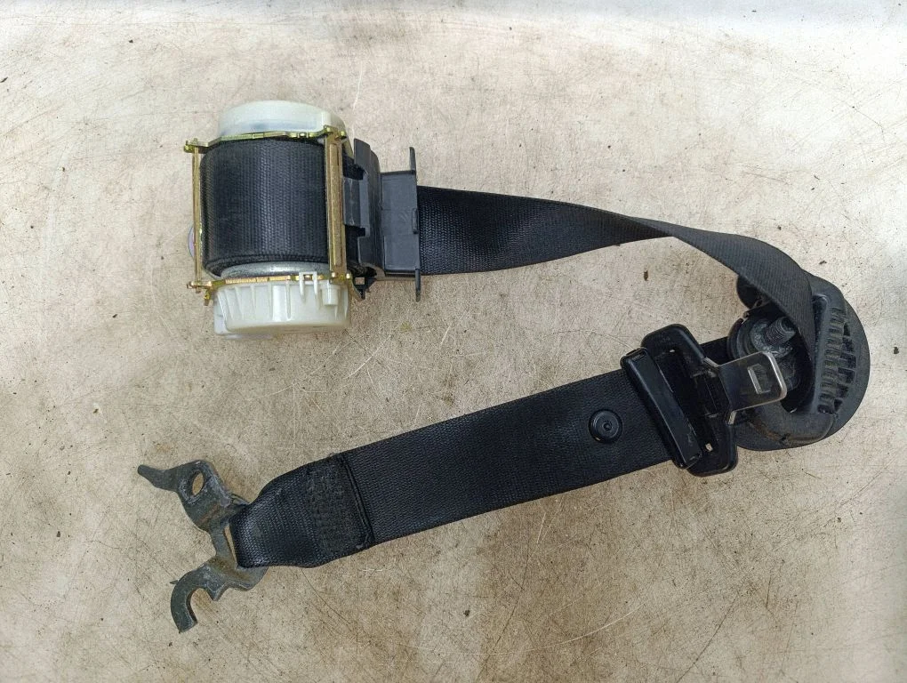 Front seatbelt – BMW 3 Series E90 E91 (2005-2012)