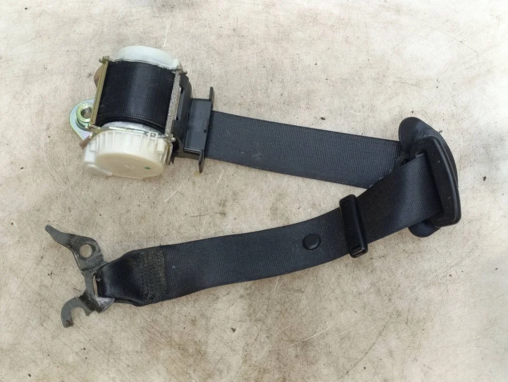 Front seatbelt – BMW 3 Series E90 E91 (2005-2012)