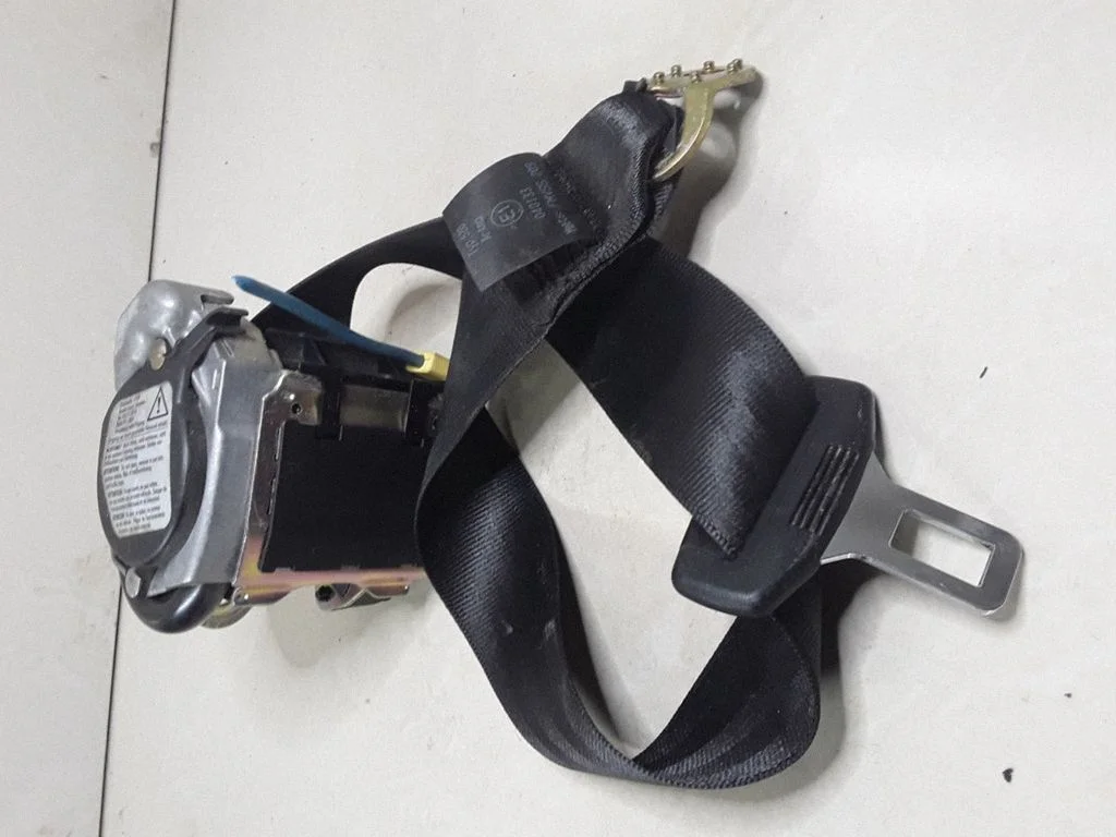 Rear seatbelt – Audi A4 S4 B5 8D (1999-2000)