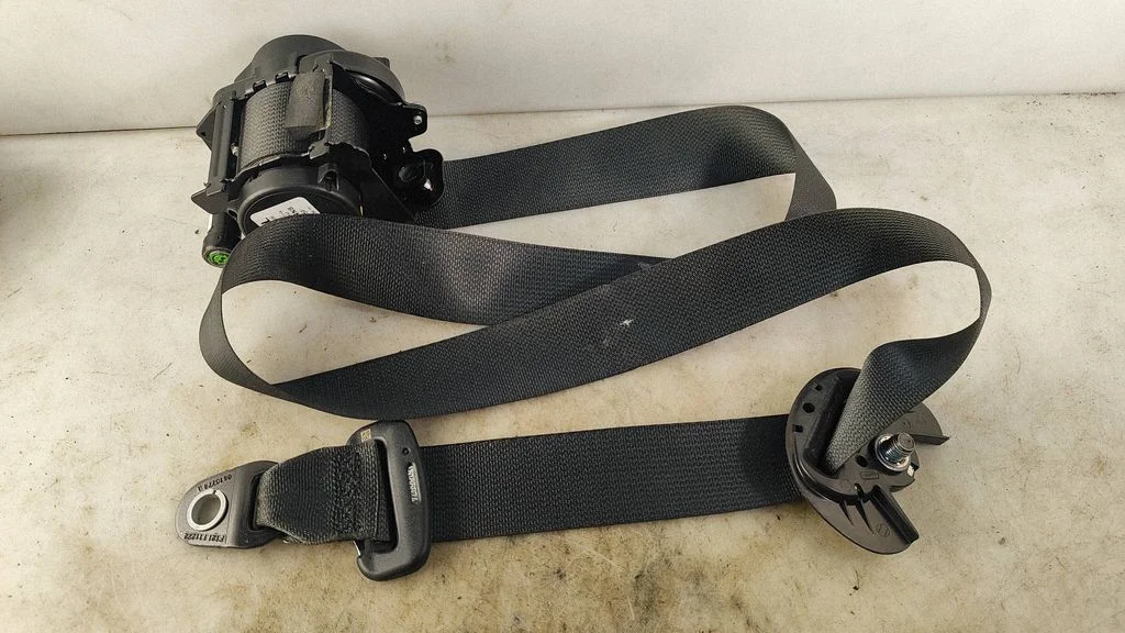 Front seatbelt 656854700B