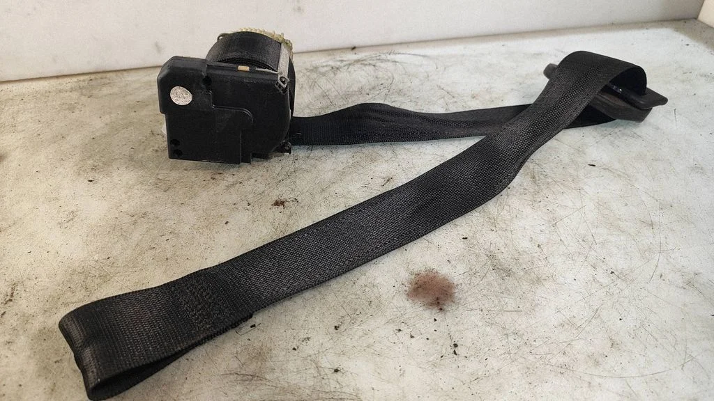Front seatbelt 13189102F