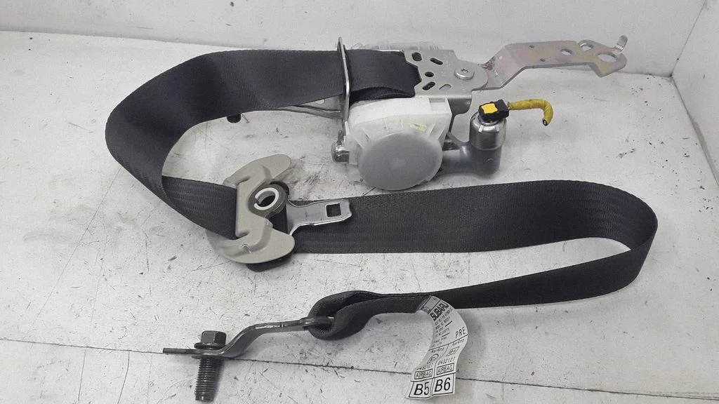 Front seatbelt 7M3520P
