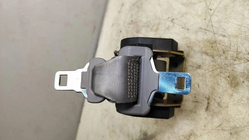 Middle seatbelt (rear)