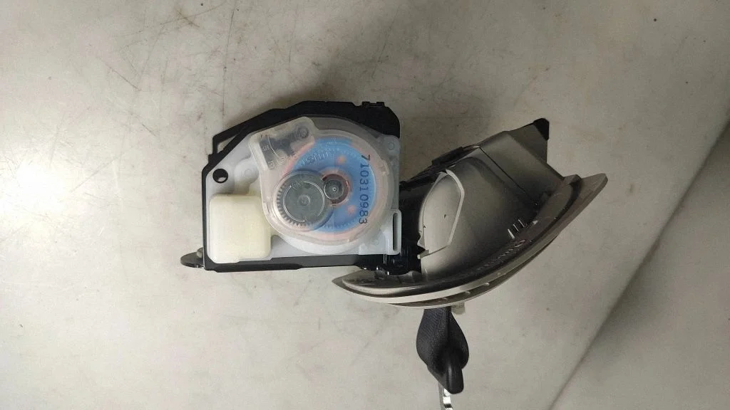 Middle seatbelt (rear) 710310983