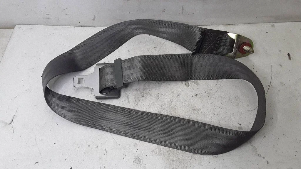 Middle seatbelt (rear) 045263
