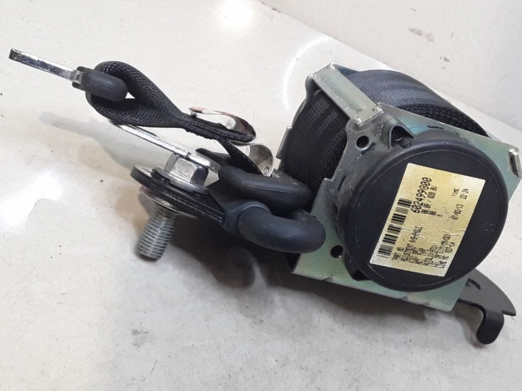 Middle seatbelt (rear) 6070218
