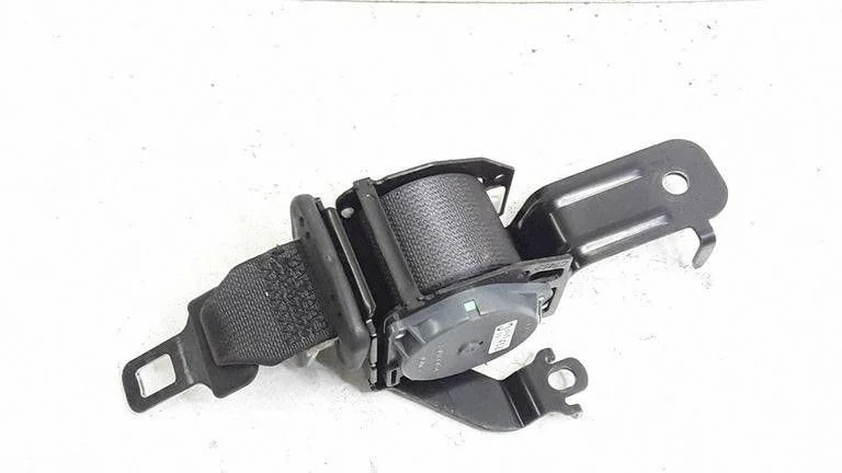 Middle seatbelt (rear) C7462