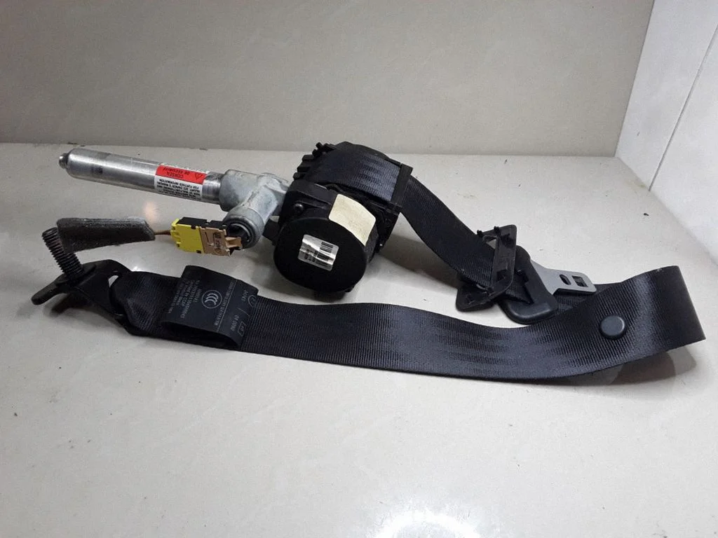 Middle seatbelt (rear) – Volvo S60 (2005-2010)