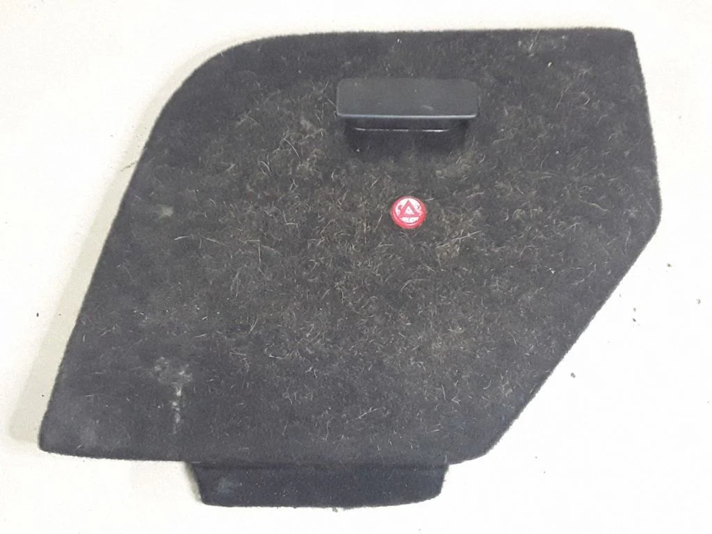 Pagasiruumi viimistluse kate – Volkswagen Golf IV (1998-2005)