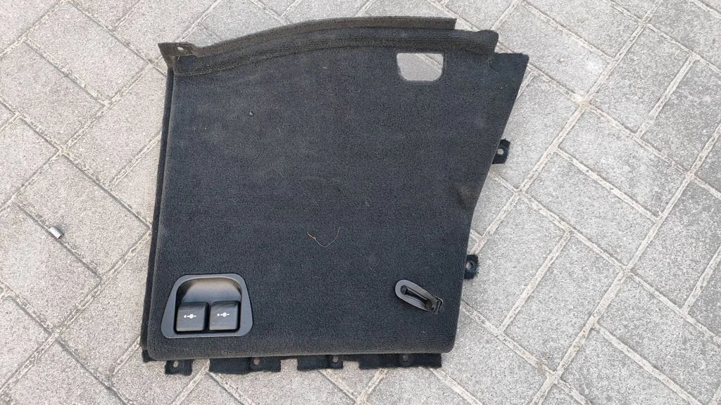 Pagasiruumi külje viimistluspaneel – BMW X5 E53 (1999-2006)