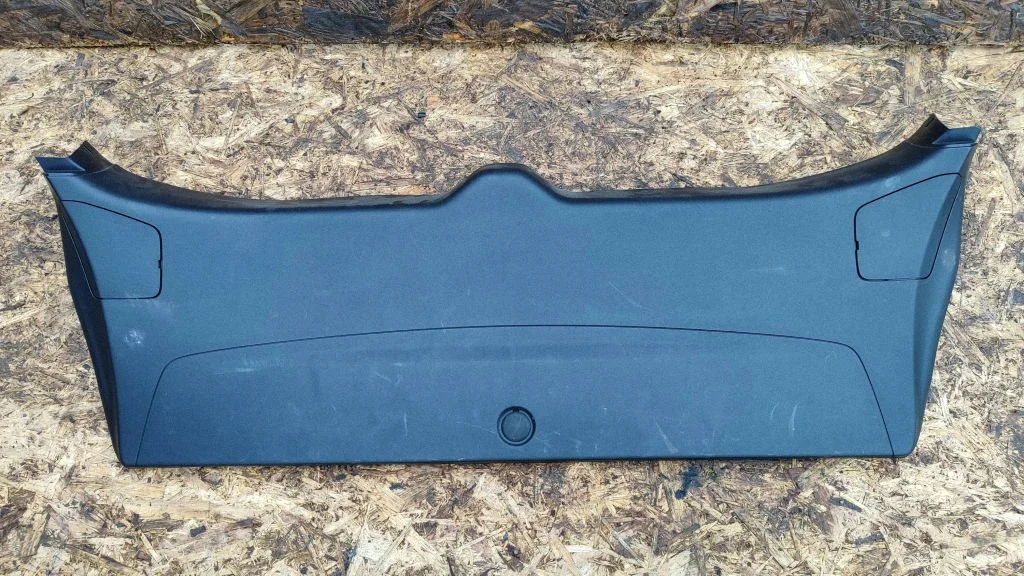 Tailgate/boot lid cover trim – Mitsubishi Outlander (2007-2012)