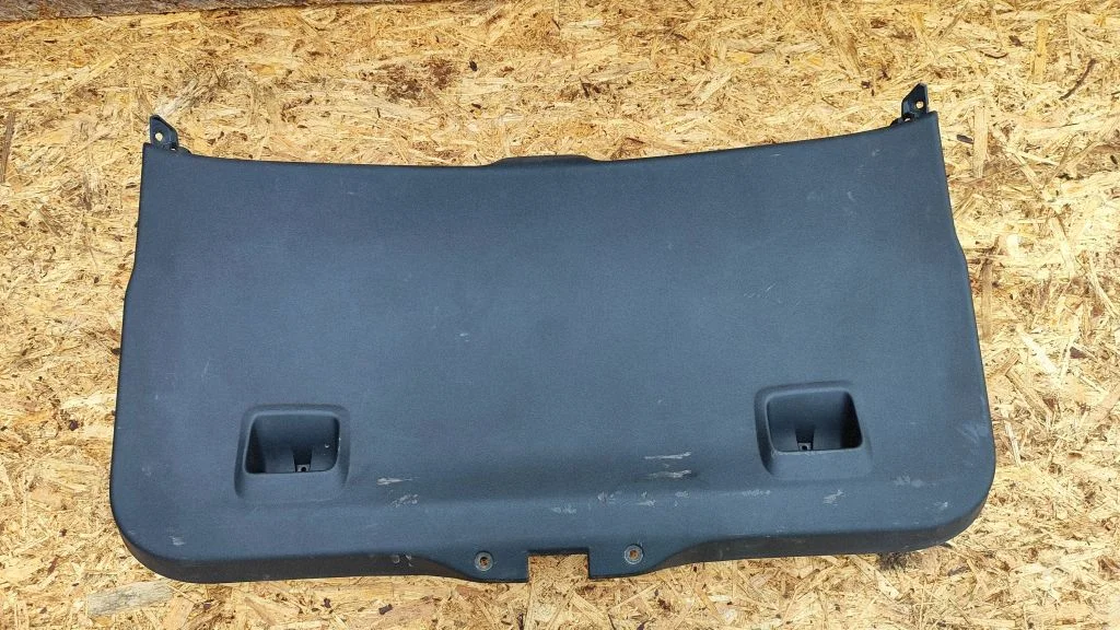 Tailgate/boot lid cover trim