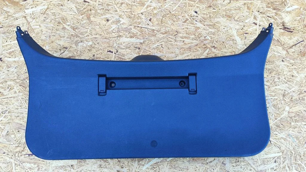 Tailgate/boot lid cover trim – Opel Astra H (2004-2012)