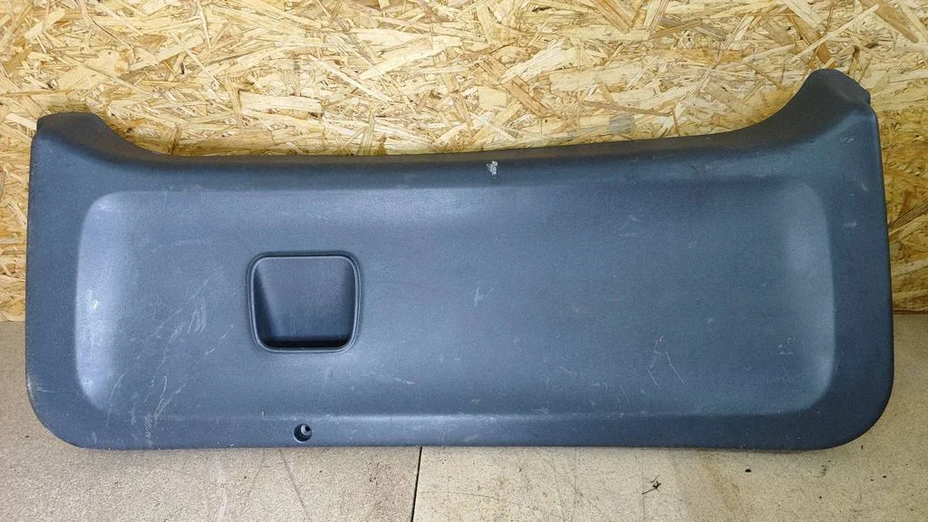 Tailgate/boot lid cover trim – Mitsubishi Colt CZ3 (2006-2009)