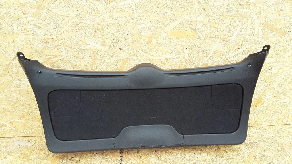 Tailgate/boot lid cover trim – Subaru Legacy (2004-2006)