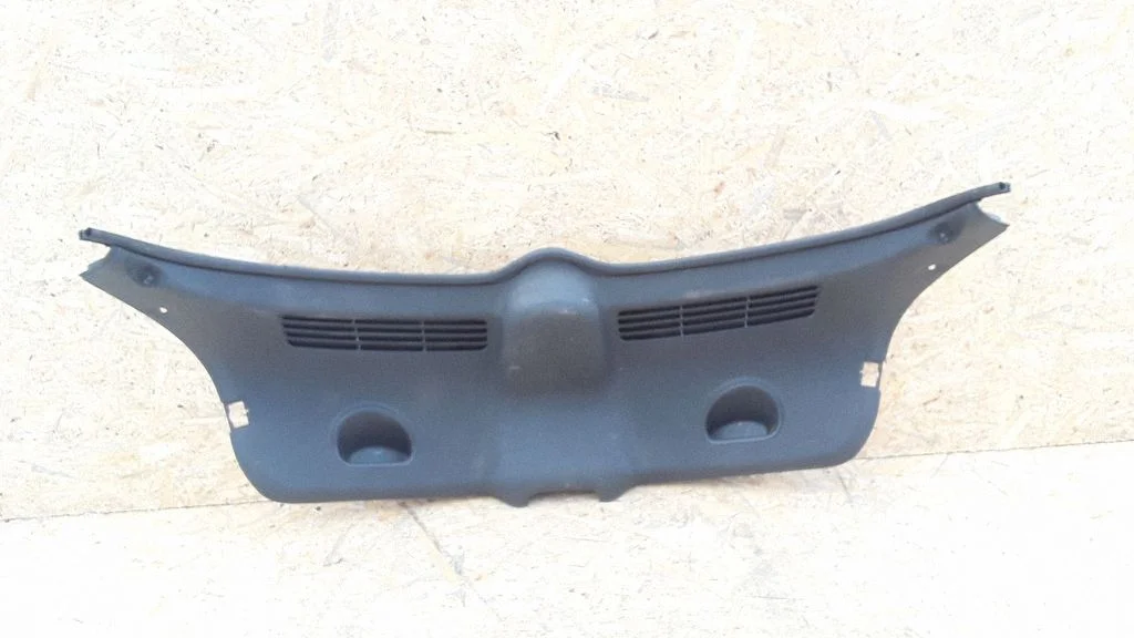 Tailgate/boot lid cover trim