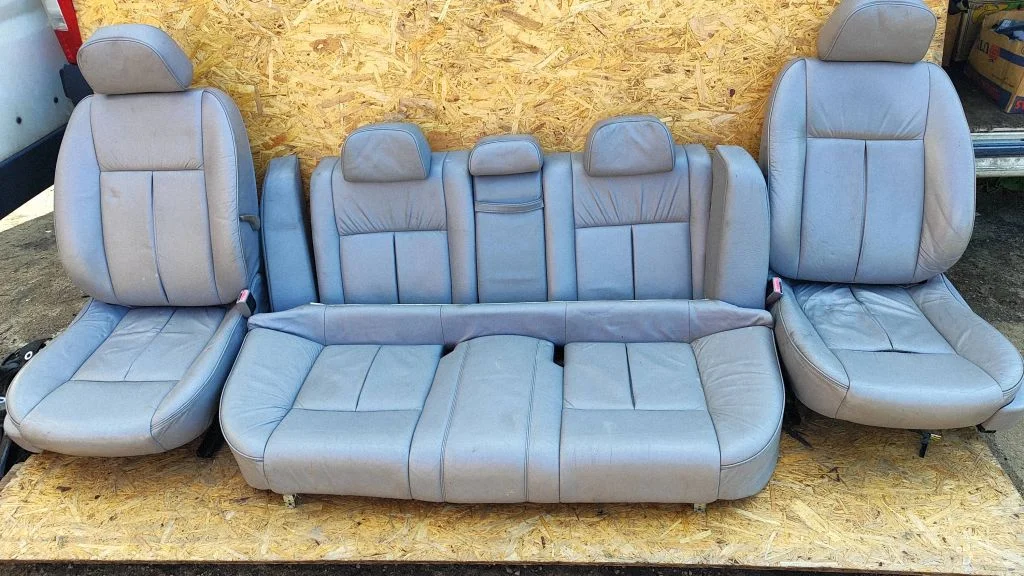 Seat set