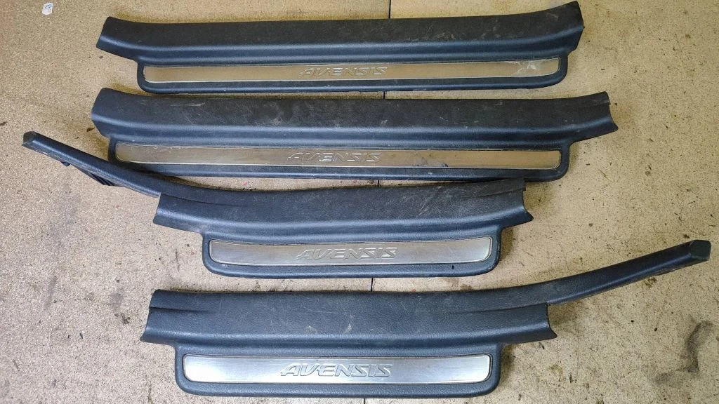 Listwa progowa przednia (wewnętrzna) – Toyota Avensis T250 (2006-2009)