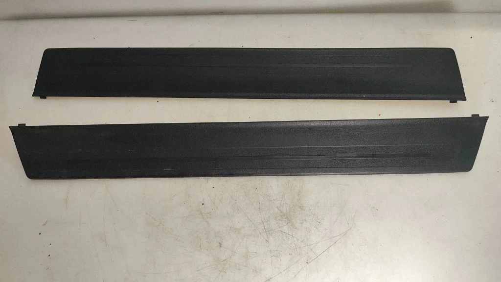 Priekšējā sliekšņa apdare (iekšējā) 94060AJ060