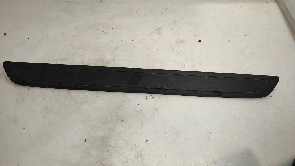 Front sill trim cover 6791102070