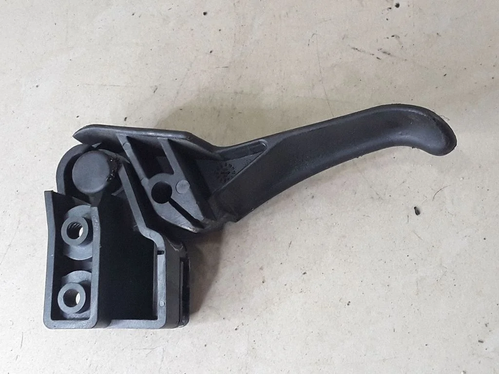 Engine bonnet (hood) release handle 3B1823533