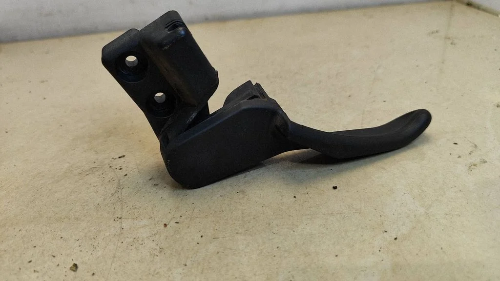 Engine bonnet (hood) release handle 3B1823533