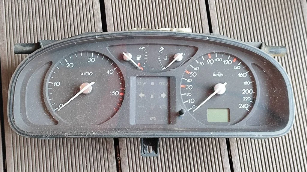 Spidomeeter (näidikuplokk) – Renault Laguna II (2001-2007)