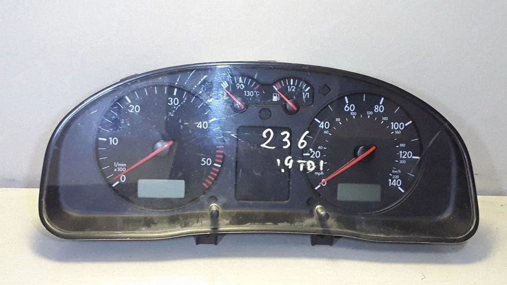 Spidomeeter (näidikuplokk) – Volkswagen Passat B5 (1997-2000)