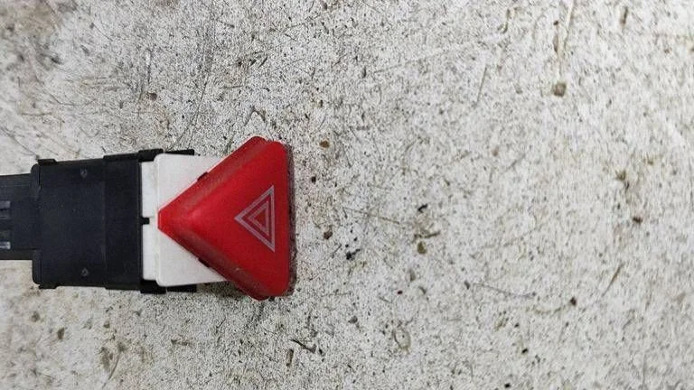 Hazard light switch – Skoda Fabia Mk1 (6Y) (1999-2007)
