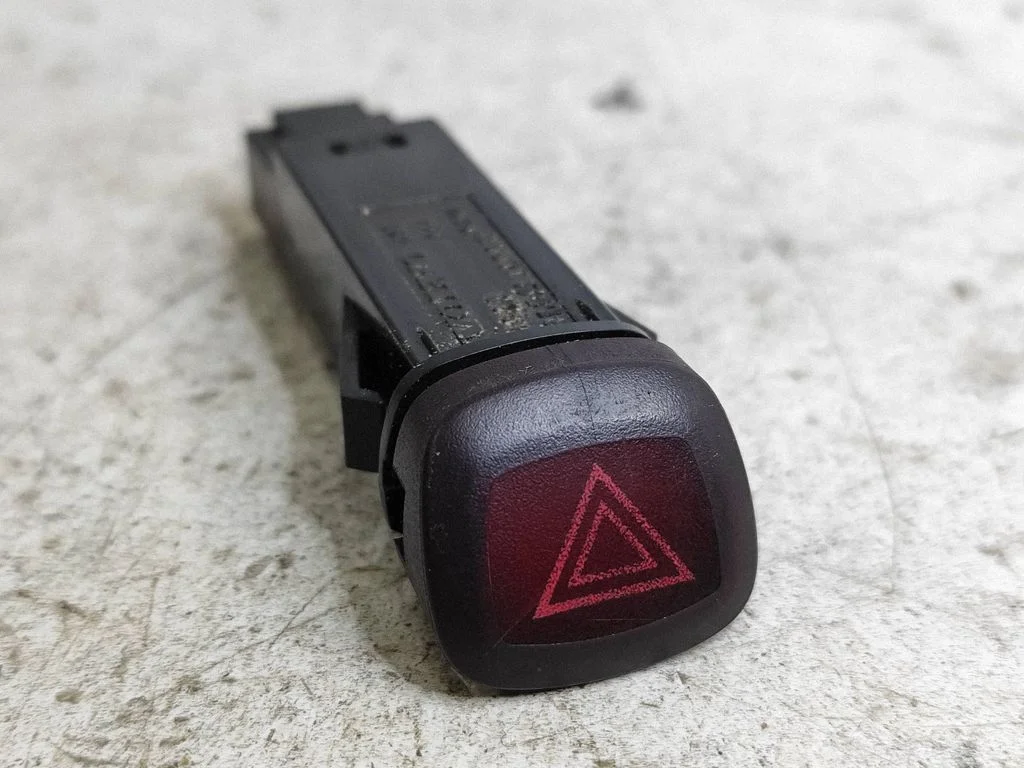 Hazard light switch 9168302