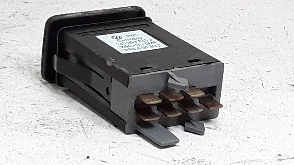 Hazard light switch 1J0953235J