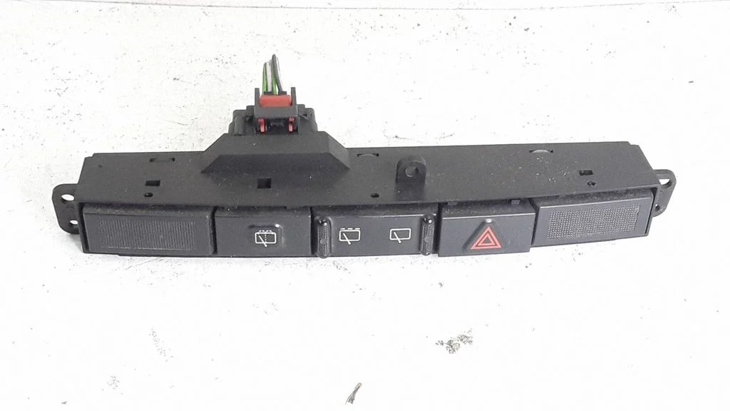 Hazard light switch – Chrysler Grand Voyager IV (2001-2007)
