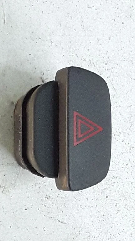 Hazard light switch – Ford Focus C-MAX (2003-2010)