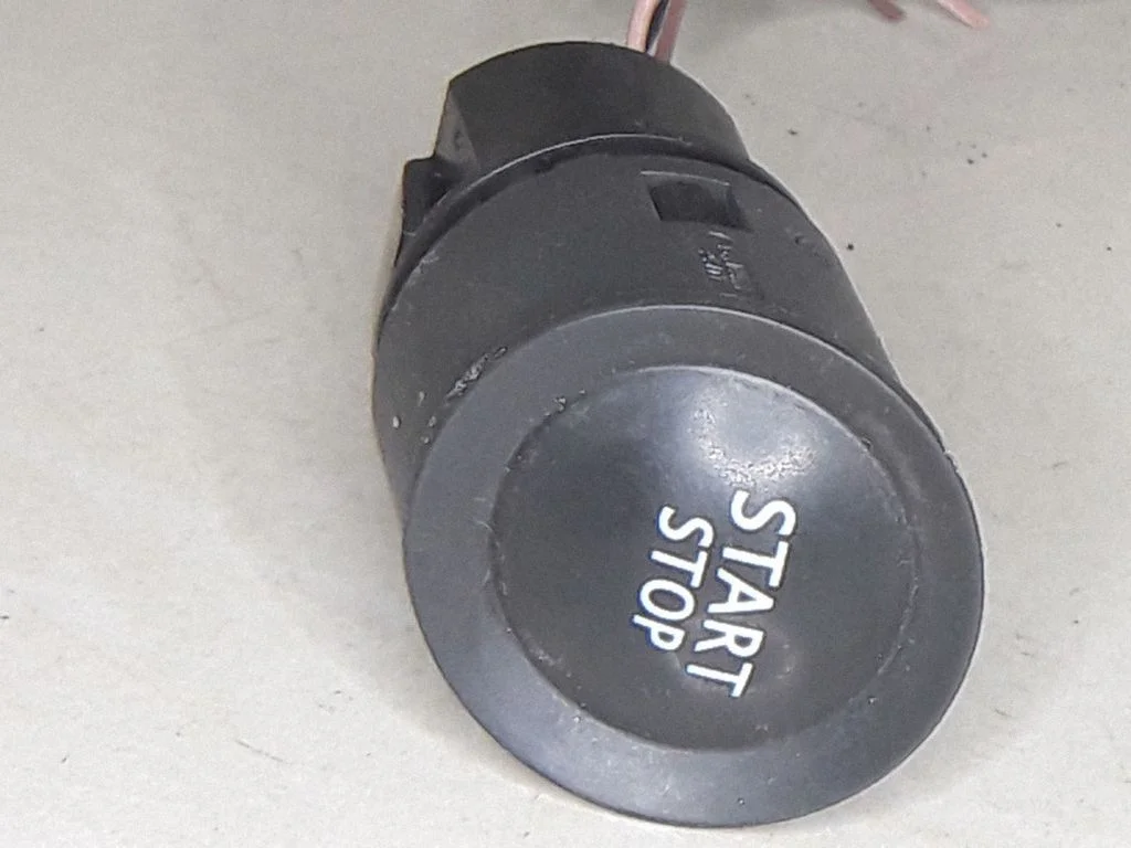 Engine start stop button switch – Renault Megane II (2002-2005)