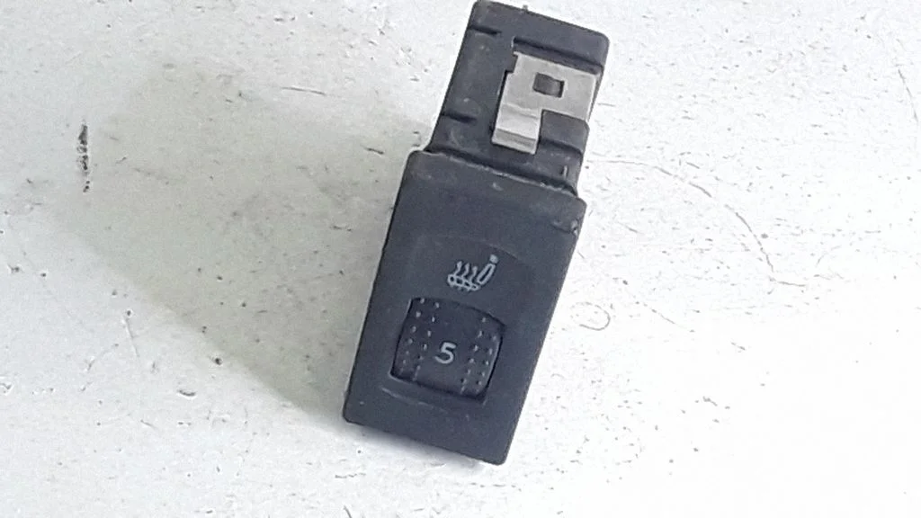 Seat heating switch – Volkswagen Passat B5 (1997-2000)