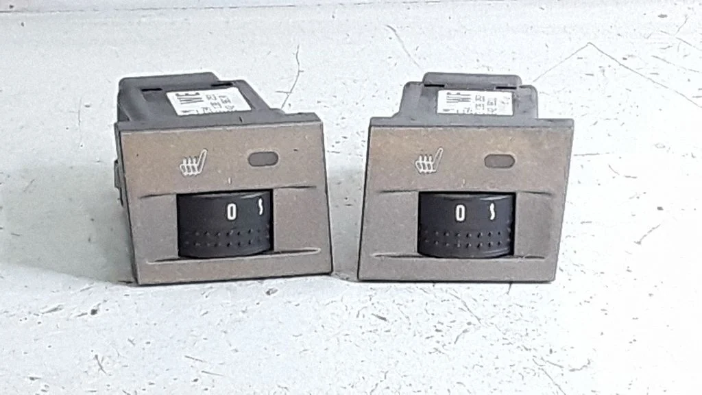 Sēdekļu apsildes slēdzis 13138252